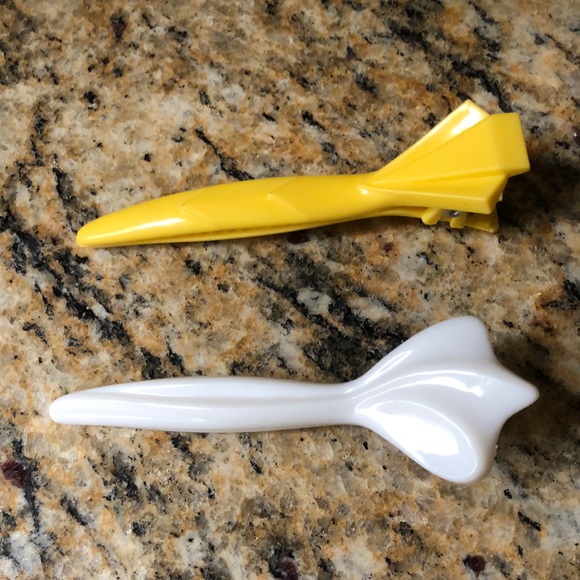 2. authentic Y2K yellow and white plastic hair  clips - Picture 1 of 13